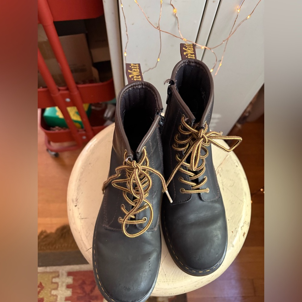 Dr. Martens 1460 8-Eye Boot - Big Kid 5M - Picture 12 of 16